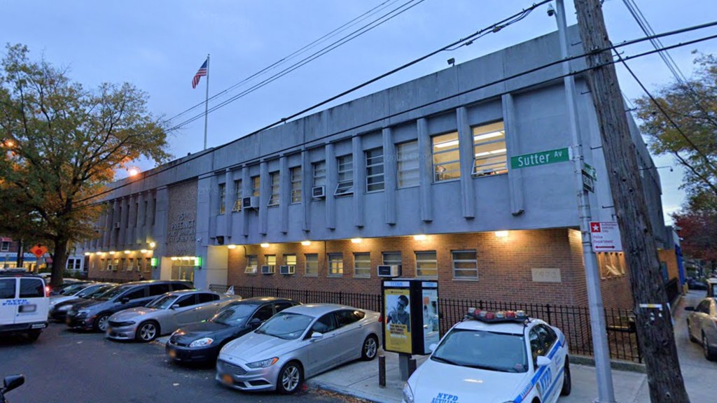 Drunk armed Brooklyn man shows up at NYPD stationhouse asking for help, is arrested