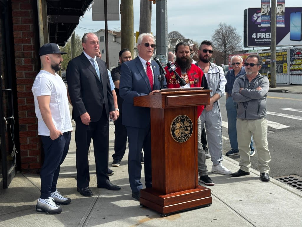 DA Michael McMahon, center, and BP Vito Fossella, to McMahon’s left, held a press conference in front of Brother’s Pizzeria on Staten Island Wednesday. Sonya Gugliara/NY Post