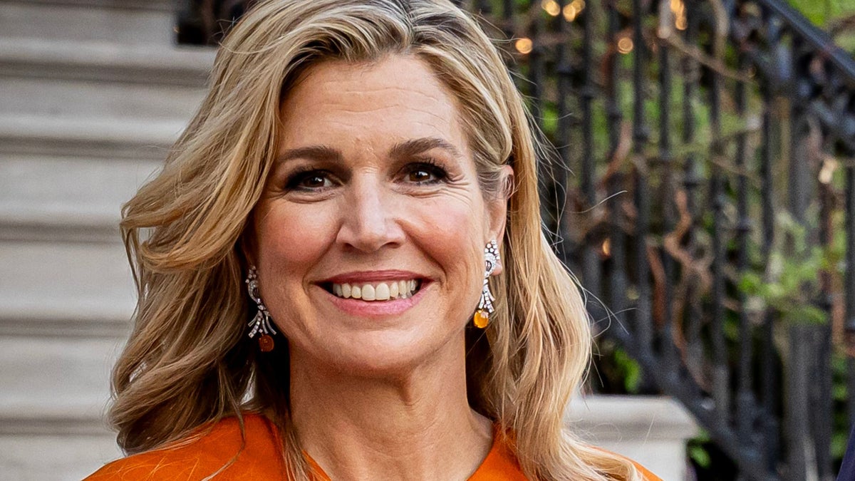 Historic pearl brooch, bold colors and diplomatic fashion moments