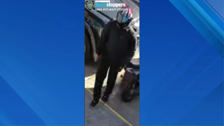 <em>Police are searching for a man who allegedly went on a robbery spree in Queens</em>