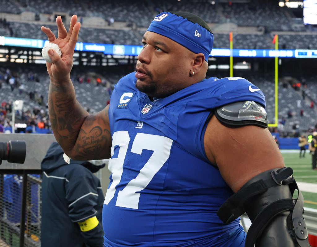 Giants defensive tackle Dexter Lawrence II (97) waves to fans after the game when the New York Giants defeated the Dallas Cowboys Sunday, January 4, 2026 at MetLife Stadium in East Rutherford, NJ.