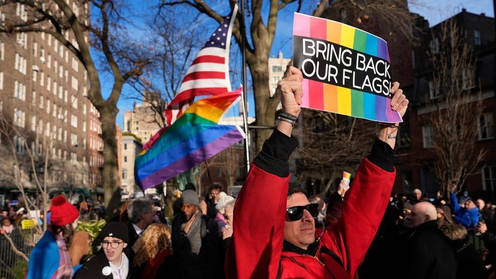 The National Desk dark theme brand icon