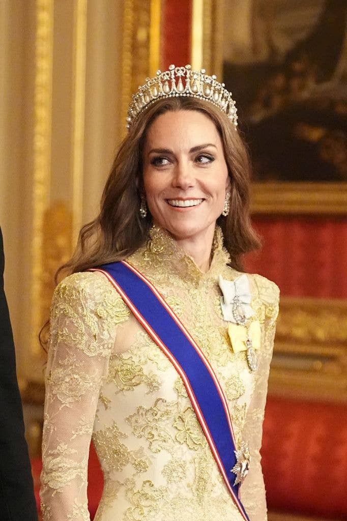 Kate Middleton in gold lace dress and Lover's Knot tiara at 2025 US state banquet