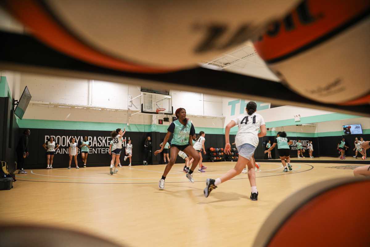 Brooklyn Basketball Training Center hosts all-girls clinic, joined by Liberty HC Chris DeMarco • Brooklyn Paper
