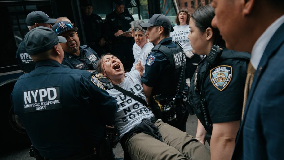NYPD arrests 90 outside Schumer, Gillibrand NYC officers – NBC New York