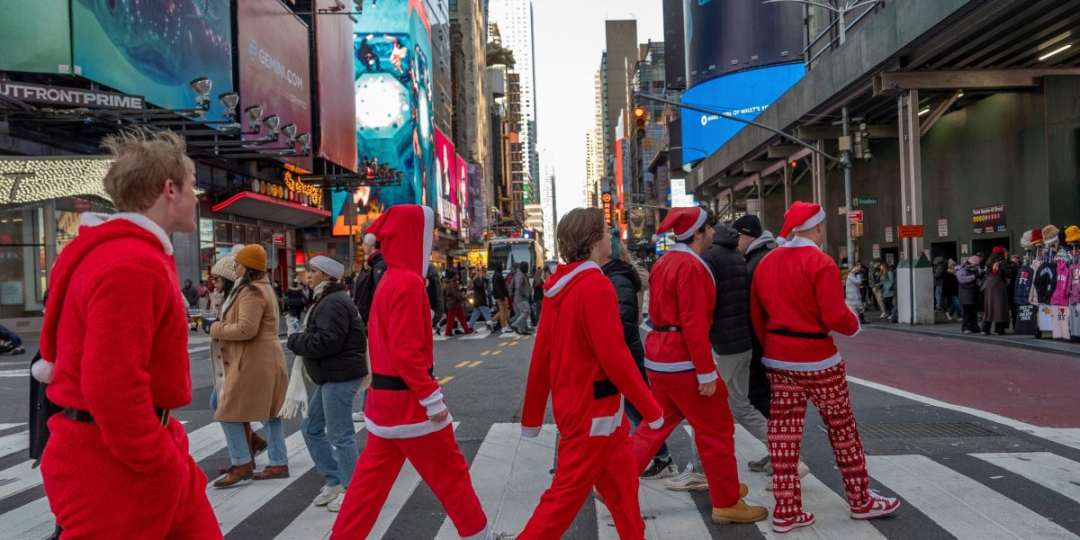 SantaCon, the charity fundraiser where drunk santas flood NYC streets, was a con after all says feds