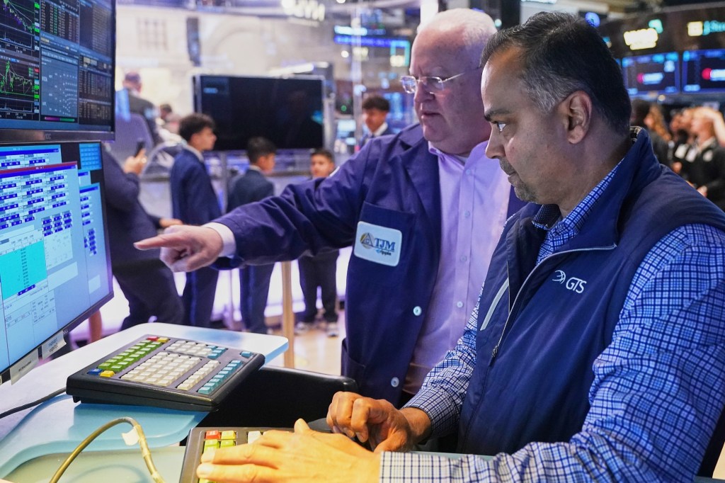 US stocks are mixed as record-breaking rally slows, oil prices rise