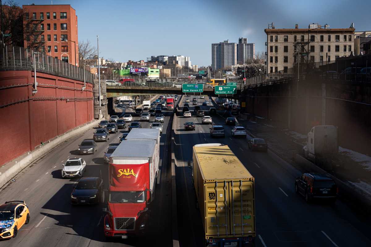 view of traffic on Cross Bronx Expressway