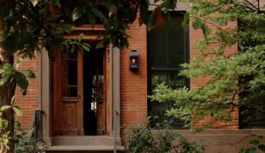 This 1901 Brooklyn Townhouse Ignores Restraint—and Goes All in on British Florals and Color Drenching