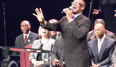 The Christian Cultural Center in eastern Brooklyn started hosting the annual Day of Prayer in 2018. Pastor Frank Haye, founding director of the Brooklyn Interdenominational Choir, leads a worship song at the 2018 celebration. Photo: Francesca N. Tate/Brooklyn Eagle