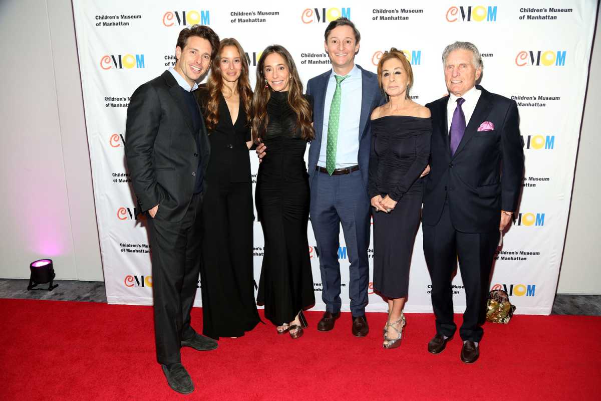 Alex Sloane,Alex Schuster, Taylor Kushner, Nessia Kushner, Jaar mel Sloane, Peter Sloane