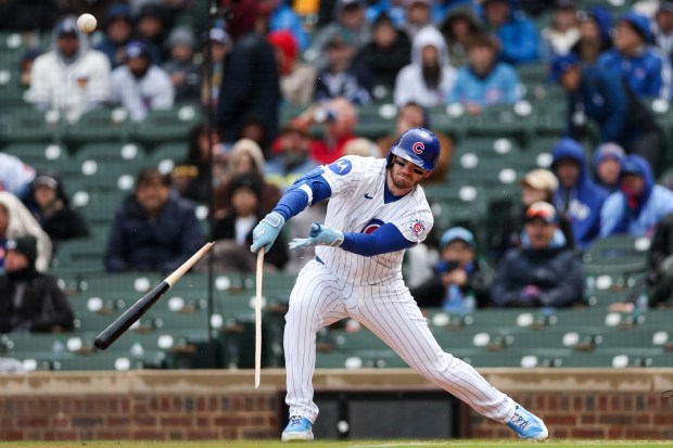 Cubs left fielder Ian Happ (8) breaks his bat while hitting a single during the second inning against the Mets at Wrigley Field April 19, 2026, in Chicago. (Armando L. Sanchez/Chicago Tribune)