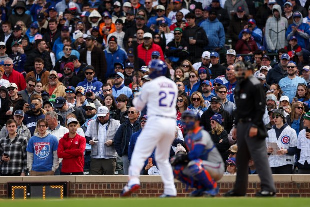 Cubs right fielder Seiya Suzuki (27) stands at the plate with the bases loaded during the sixth inning against the Mets at Wrigley Field April 19, 2026, in Chicago. (Armando L. Sanchez/Chicago Tribune)