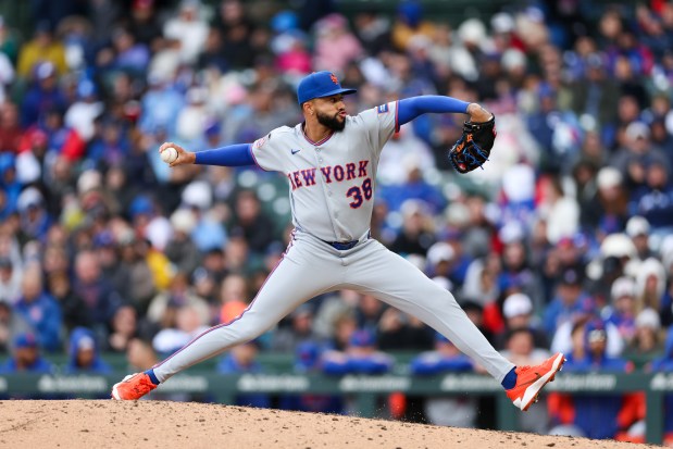 Mets pitcher Devin Williams (38) pitches during the ninth inning against the Cubs at Wrigley Field April 19, 2026, in Chicago. (Armando L. Sanchez/Chicago Tribune)