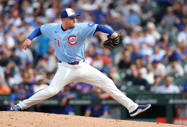 Chicago Cubs relief pitcher Jacob Webb (71) delivers to the New York Mets in the eighth inning of a game at Wrigley Field in Chicago on April 17, 2026. (Chris Sweda/Chicago Tribune)