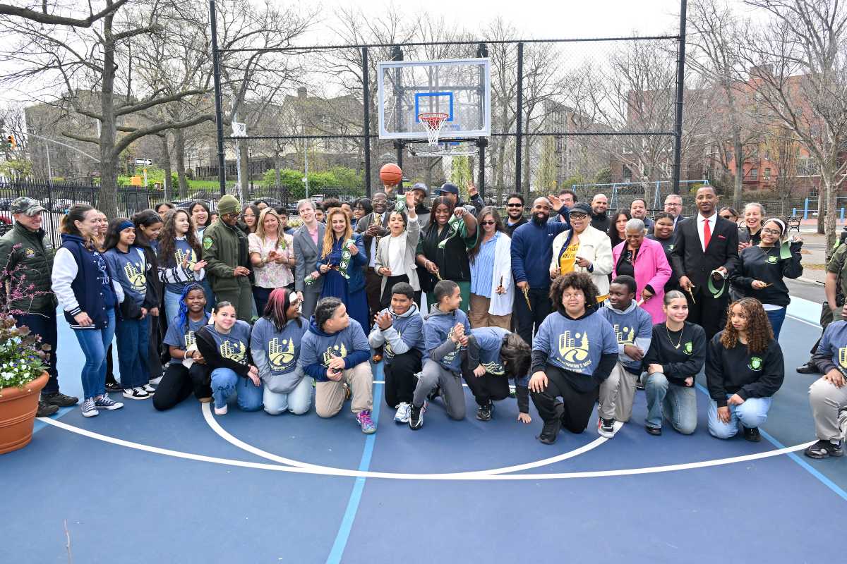 Bronx residents, community leaders and organizations celebrate opening of revitalized basketball courts at Fort #4 Playground – Bronx Times