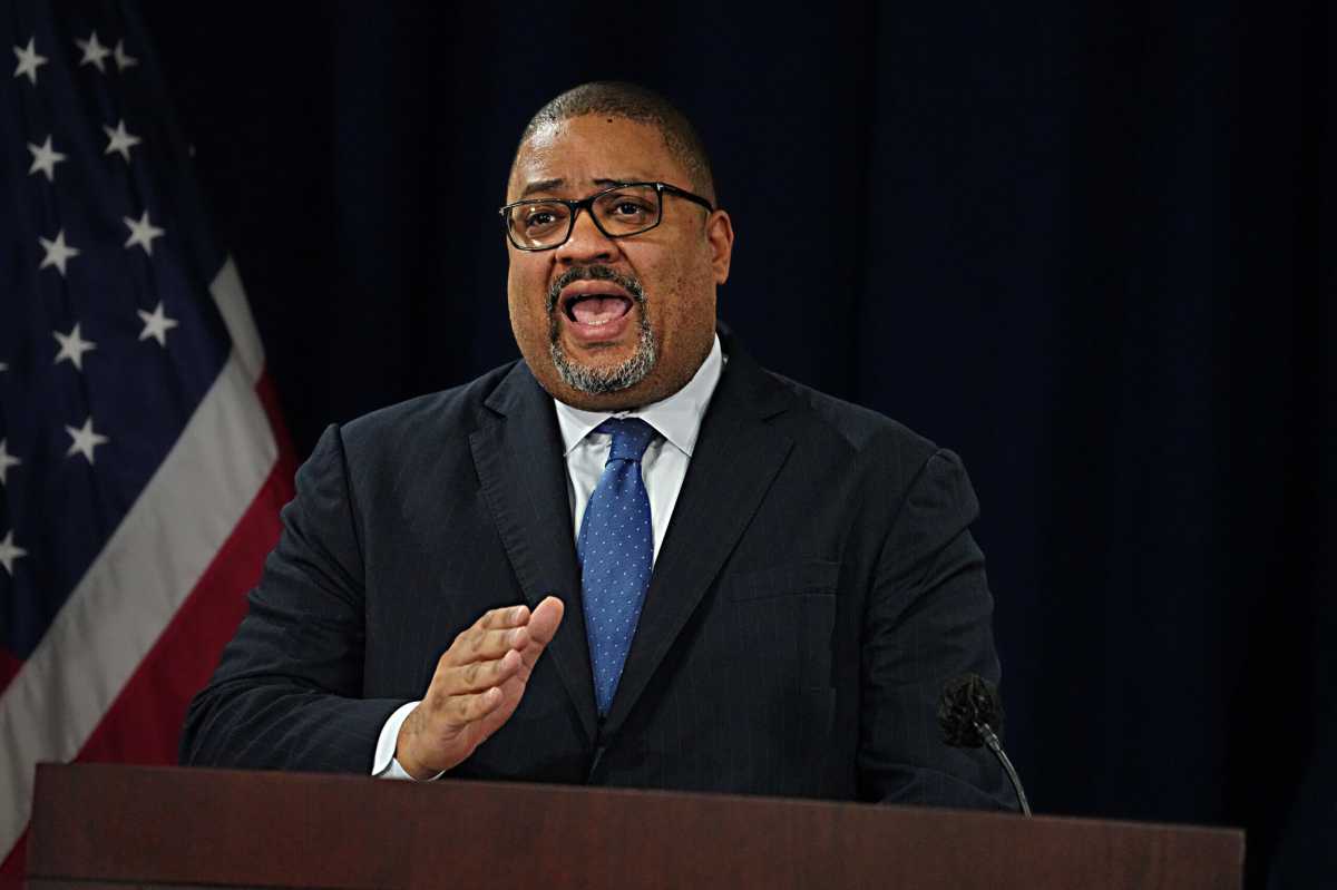 NYS corrections worker and felon boyfriend indicted for pimping out child