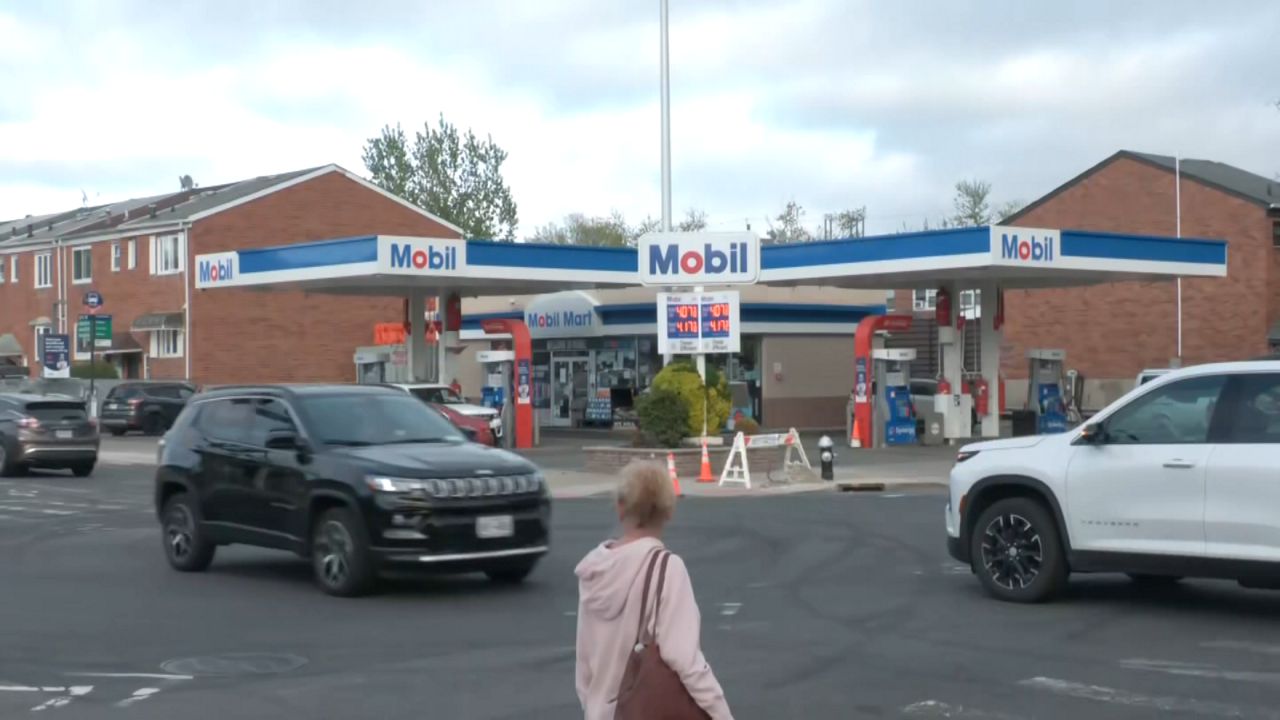 A chaotic overnight car meetup featuring a ring of fire and reckless driving startled residents in Middle Village early Saturday. (Spectrum News NY1)