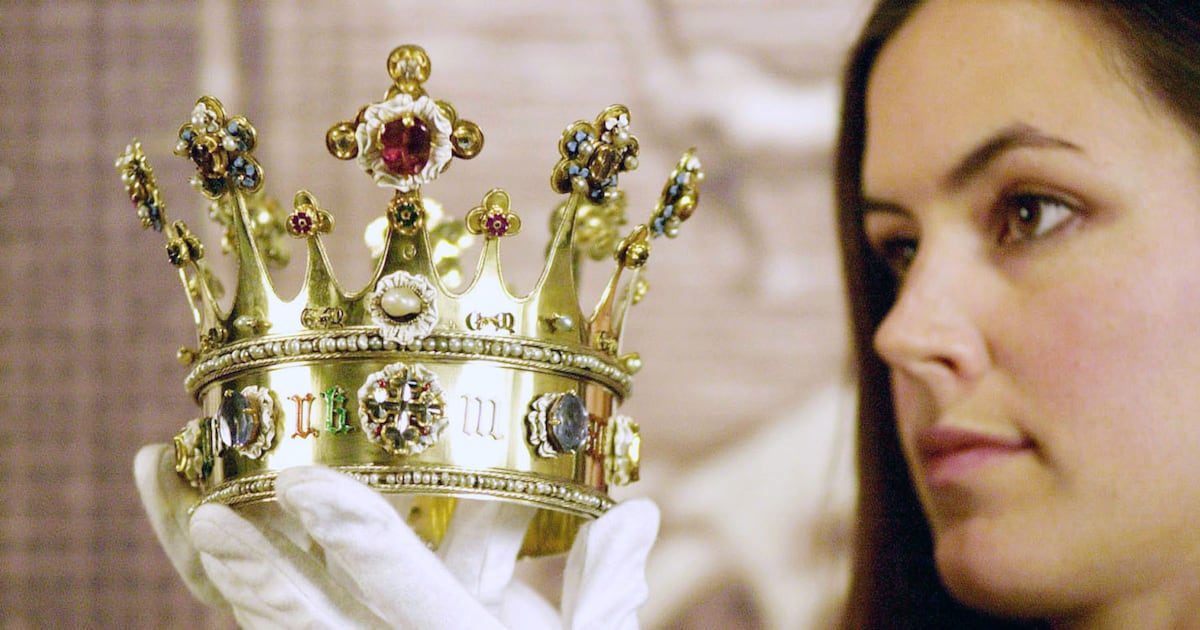 Queen Elizabeth II’s official biographer named – The Irish News