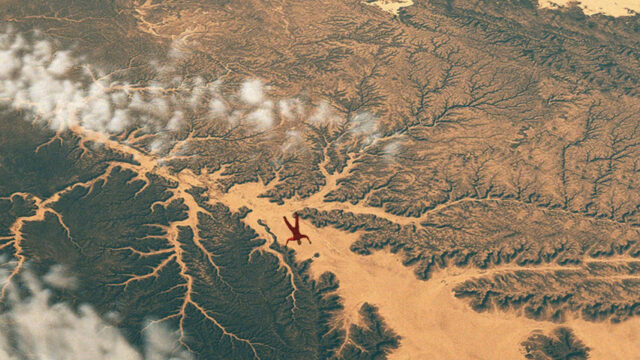 A Troglyte miner falling to his death from the cloud city of Stratos in Star Trek's "The Cloud Minders"