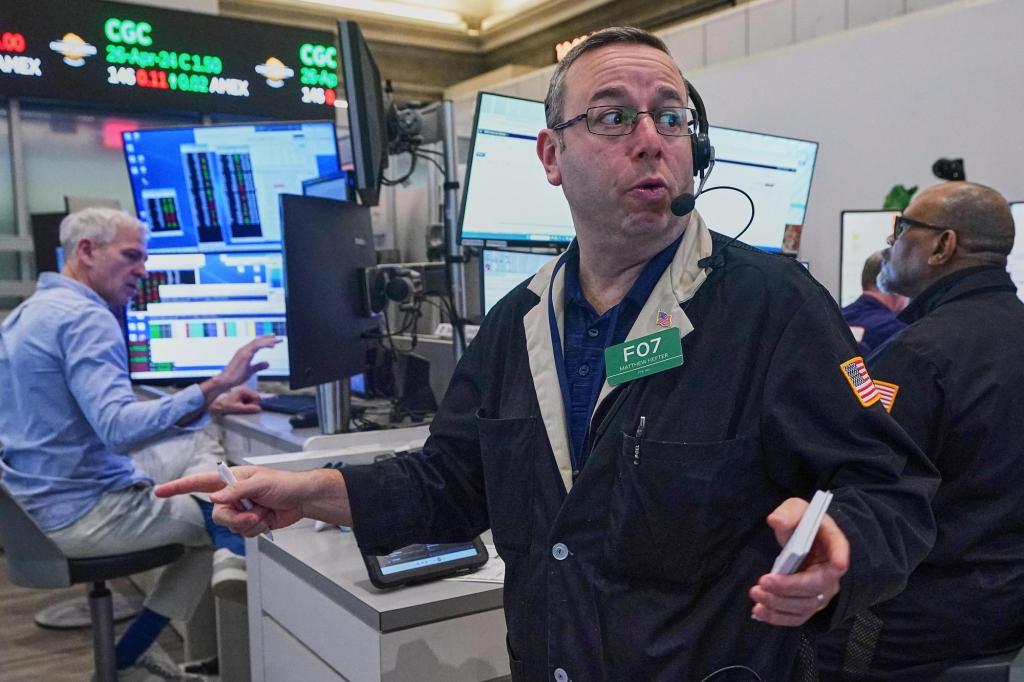 Wall Street mixed ahead of tech earnings while Iran talks at impasse