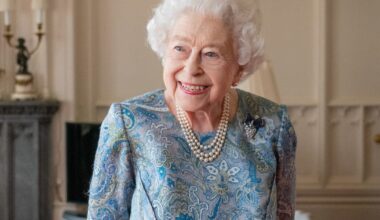 Queen Elizabeth ‘Furious’ at Meghan & Prince Harry