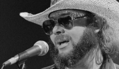 On the Charts This Day in 1981, Hank Williams Jr. Landed His Third No. 1 Single With This Tribute to the “Beauty Queens of El Paso”