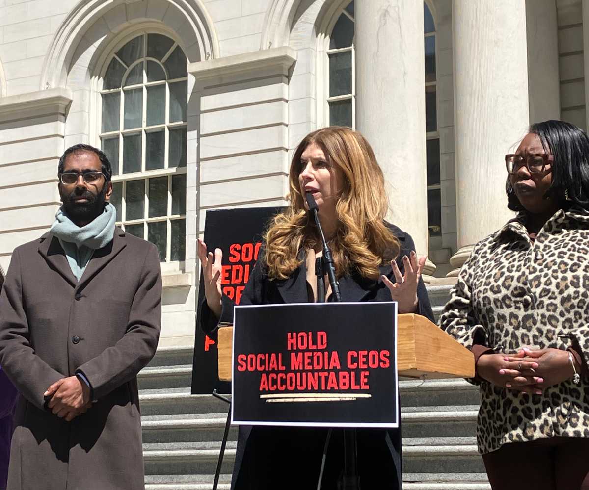 Attorneys raise questions over NYC Council bills that would limit children’s social media usage to 1 hour daily