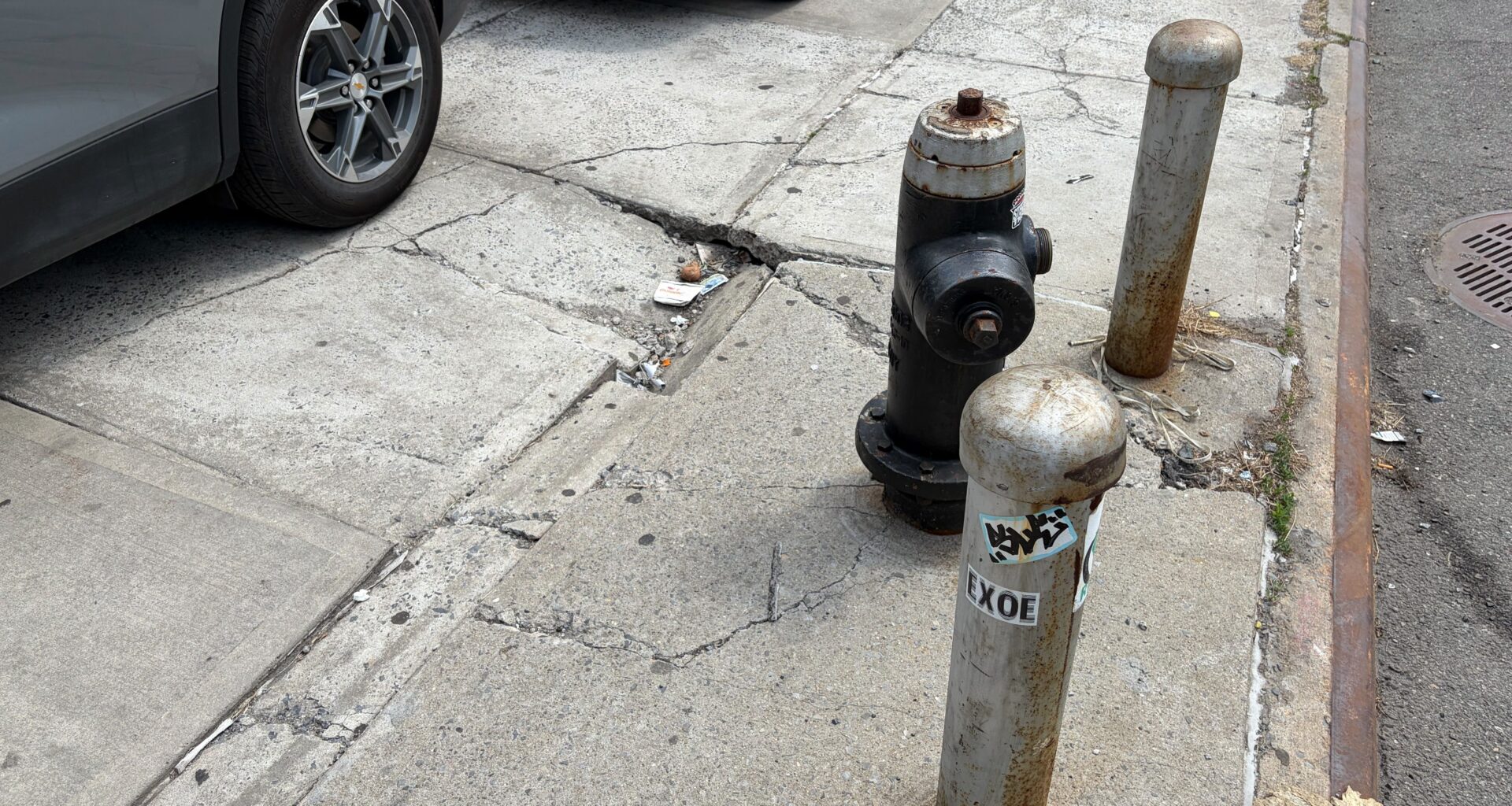 MTA Workers Park All Over Sidewalks Outside Astoria Facility