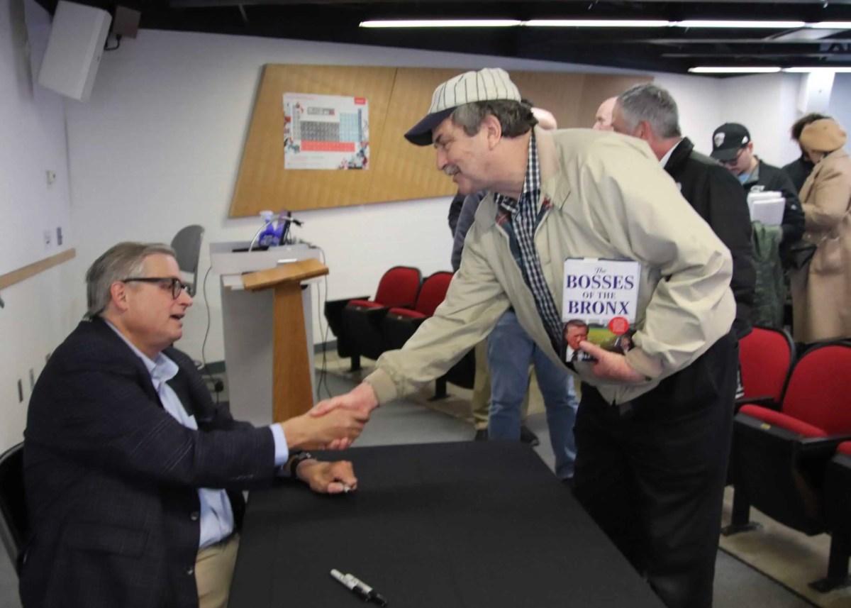 “Bosses of the Bronx” author Mike Vaccaro regales Yankees fans at SBU book signing – Olean Star
