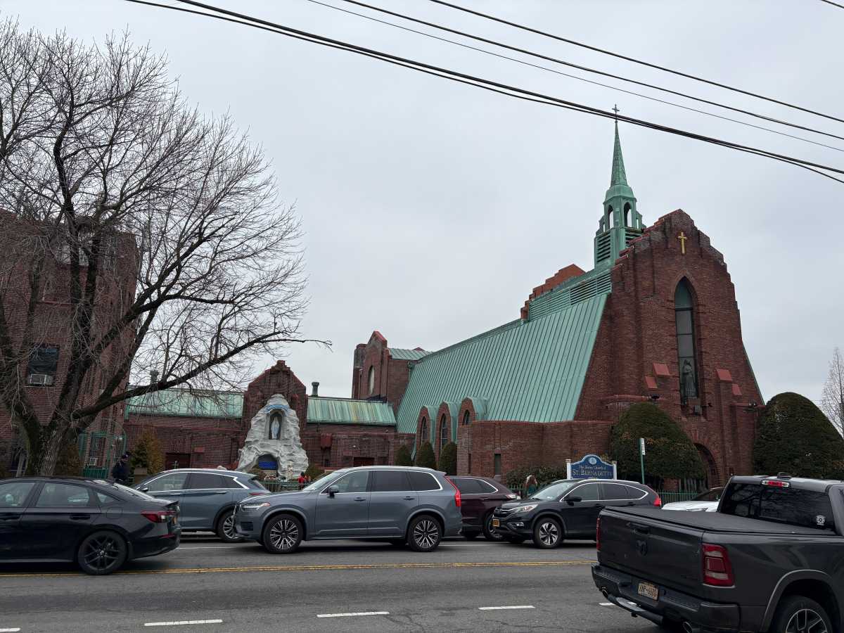 Parents pull children from St. Bernadette’s school amid concerns • Brooklyn Paper