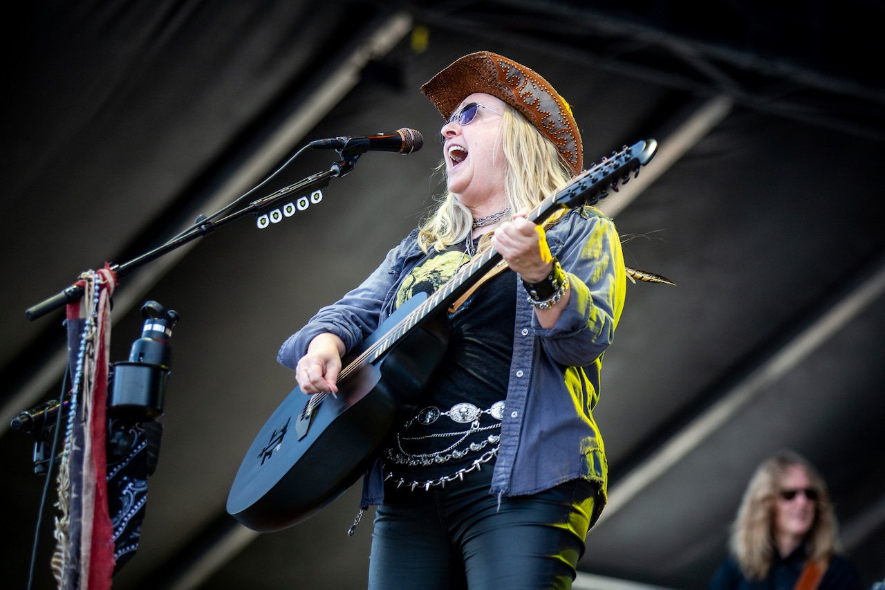 Melissa Etheridge performs