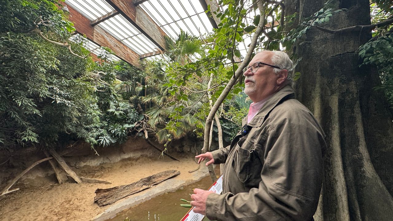 Longtime Bronx Zoo director retires