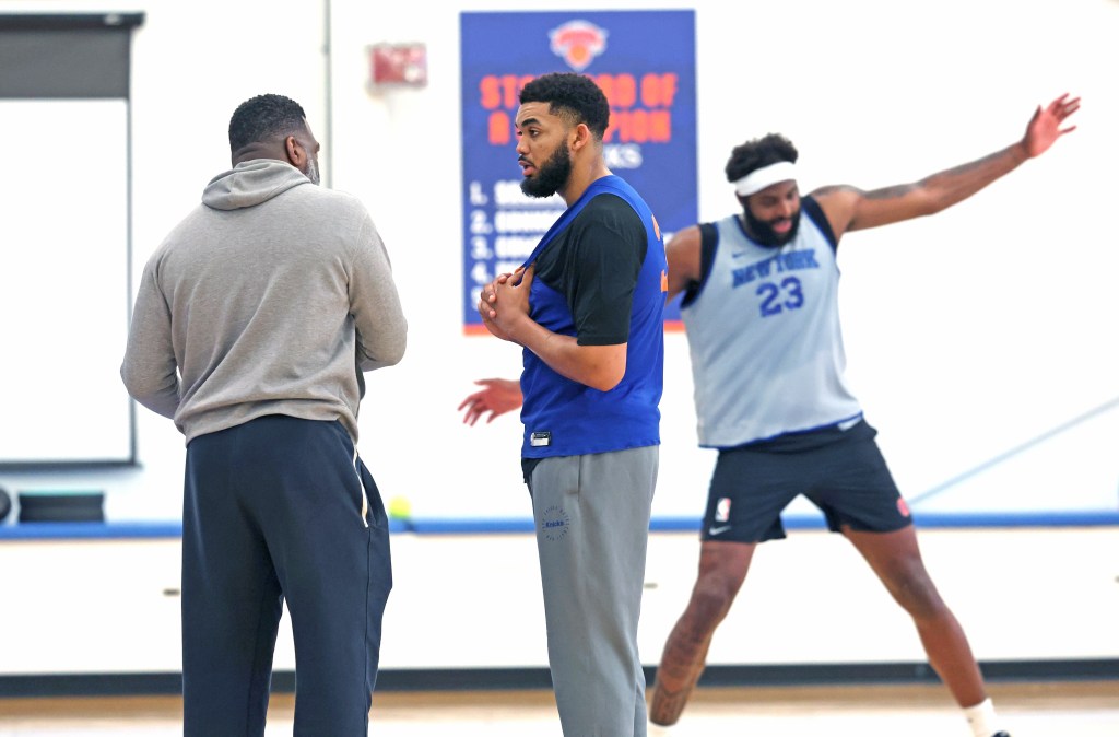 Karl-Anthony Towns and Mitchell Robinson participate in practice at the Knicks' training facility on April 15, 2026 at Tarrytown, N.Y.