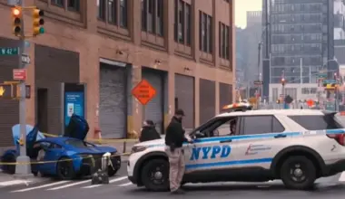 A Manhattan parking attendant dropped a gate onto a Range Rover mid heist and stopped three luxury car thefts single handedly