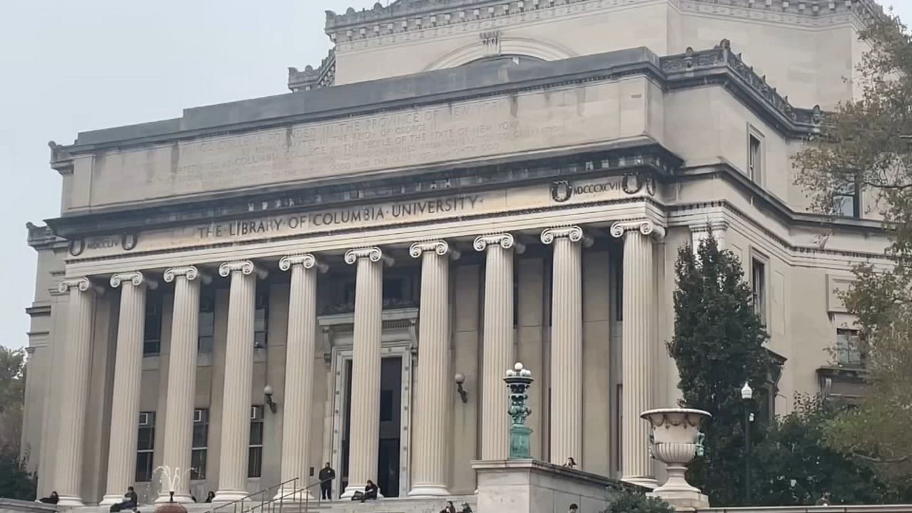Students react to veto of protest 'buffer zone' bill
