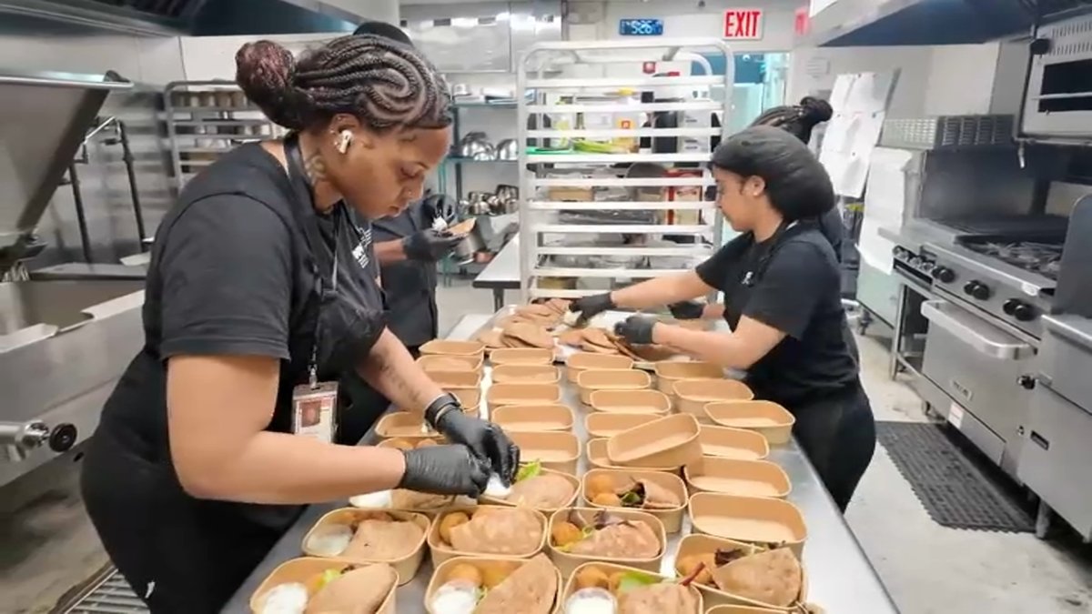 Graduation ceremony for NYPD’s youth culinary program – NBC New York
