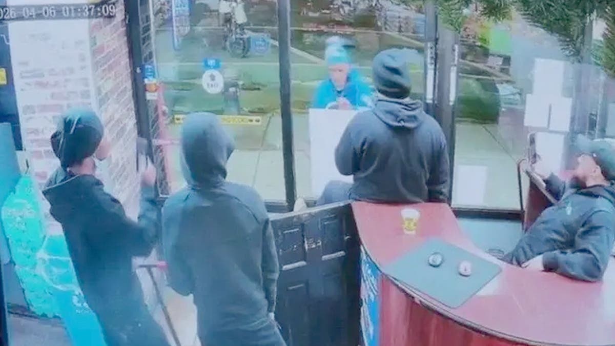 Suspect holding large knife outside of grocery store.