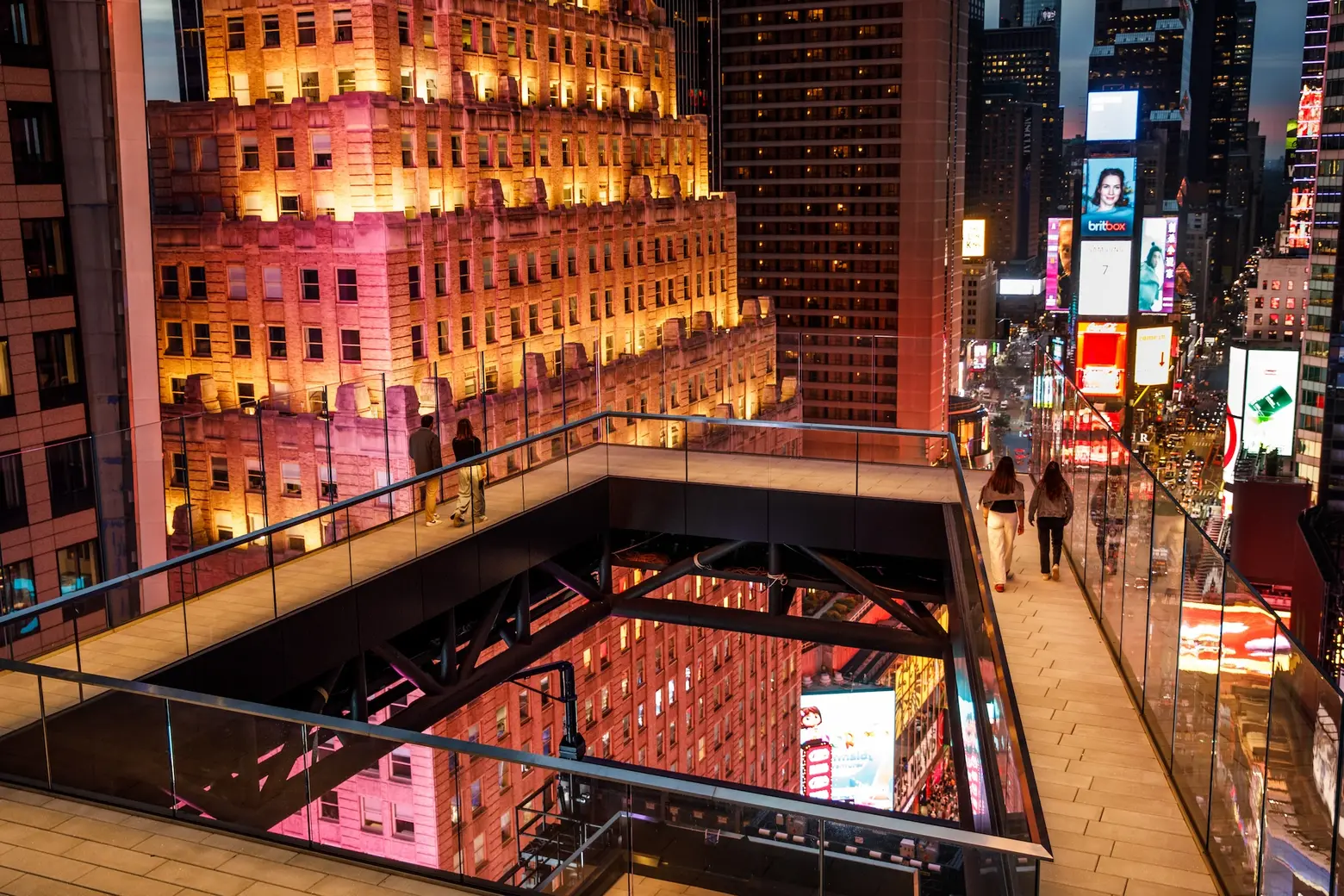 New Times Square observation deck offers unique NYC views, 19 floors above Broadway