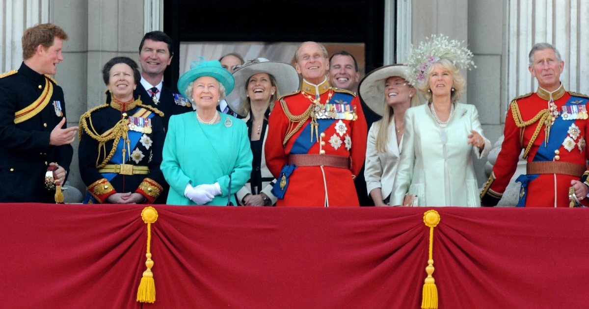 Queen Elizabeth's Friend Says Royals Are A 'Normal, Loving Family'