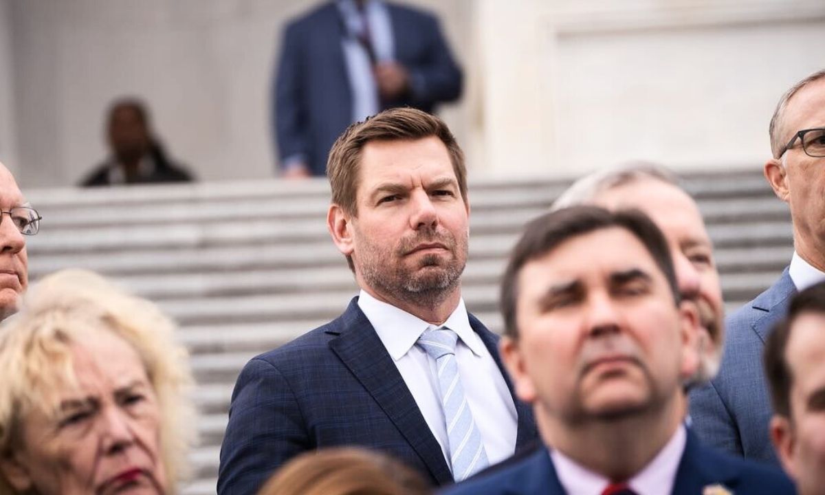 Manhattan DA Opens Probe Into Eric Swalwell Allegations