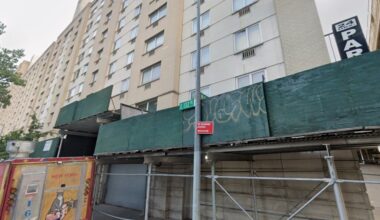 NYPD officer shoots man as cops execute search warrant in Bronx apartment