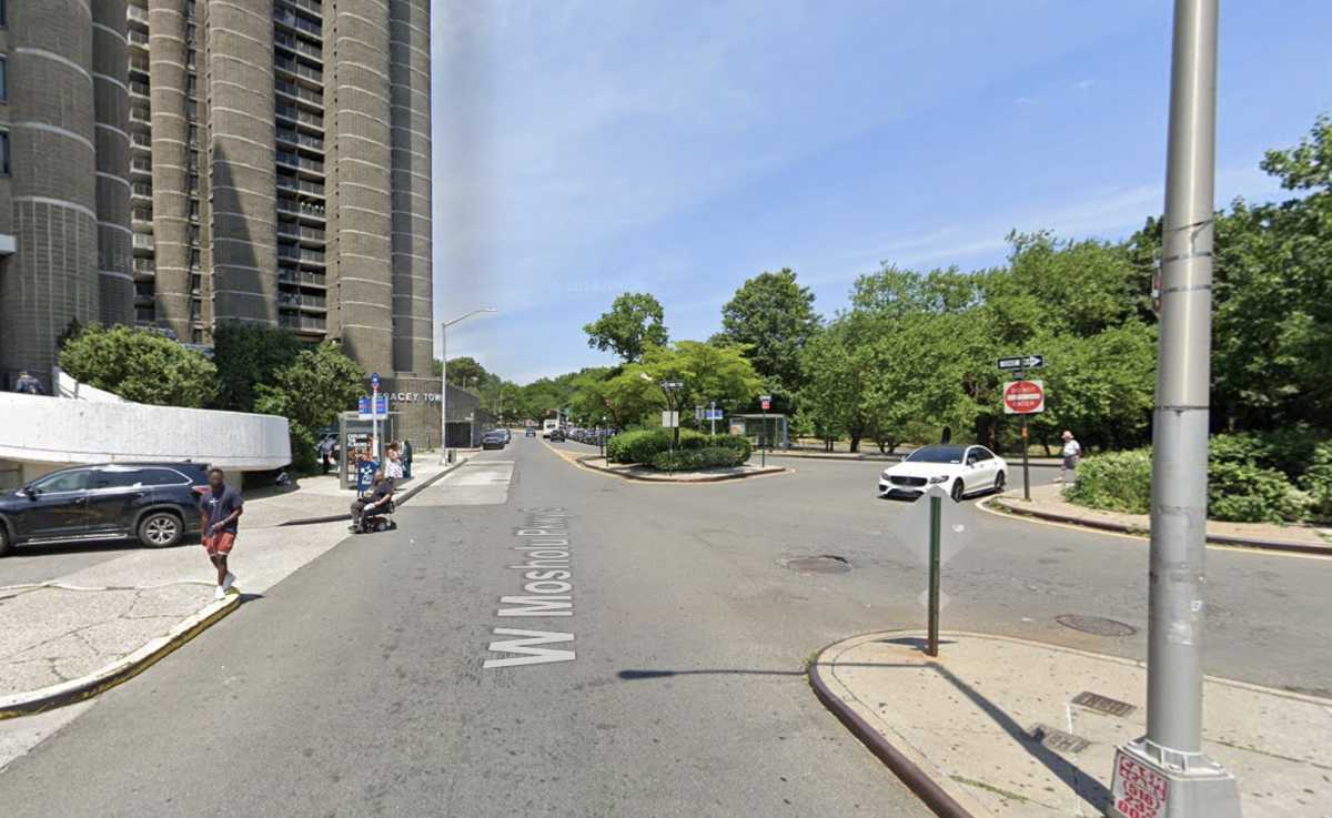 Bronx motocycle driver dies after smashing into MTA bus: cops