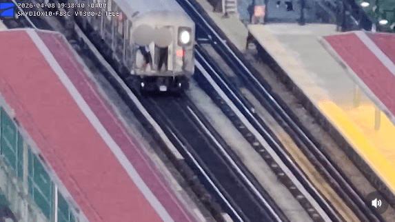 Police Arrest Two Subway Surfing Teens in The Bronx Aboard the 6 Train