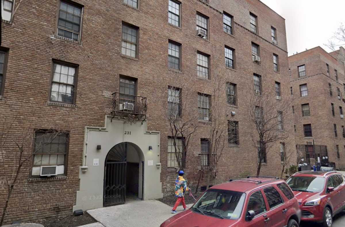 Man found shot to death on second floor of Harlem apartment: cops