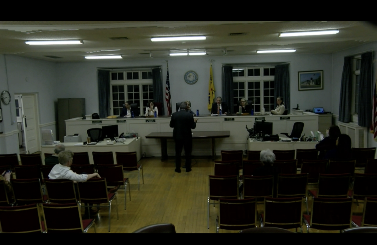 Manor residents voice concerns about Winstead's vote against budget and meeting with Bronx Park Commissioner