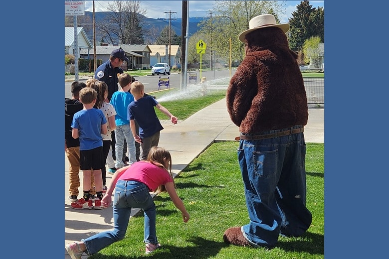 Brooklyn Primary 2nd graders in Baker City learn about fire safety