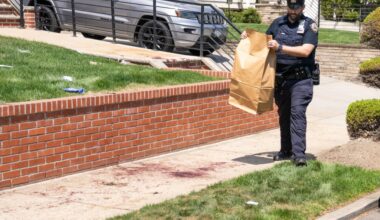 Three stabbed, wounded by man enraged by dog peeing on his Queens lawn – The Morning Sun