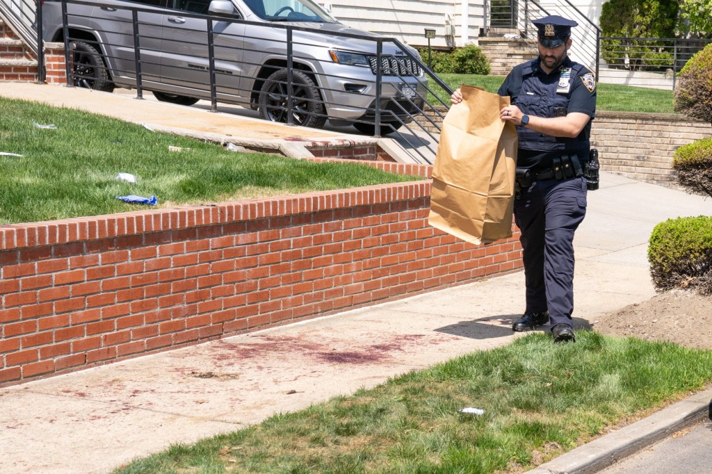 Three stabbed, wounded by man enraged by dog peeing on his Queens lawn – The Morning Sun