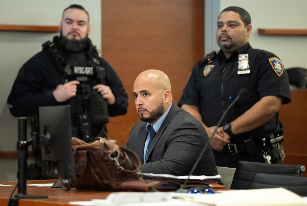 Ex-NYPD Sgt. Erik Duran released on $300k bail while appealing BX manslaughter conviction